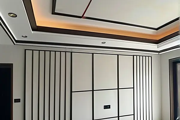 石膏板吊顶施工现场实拍图
